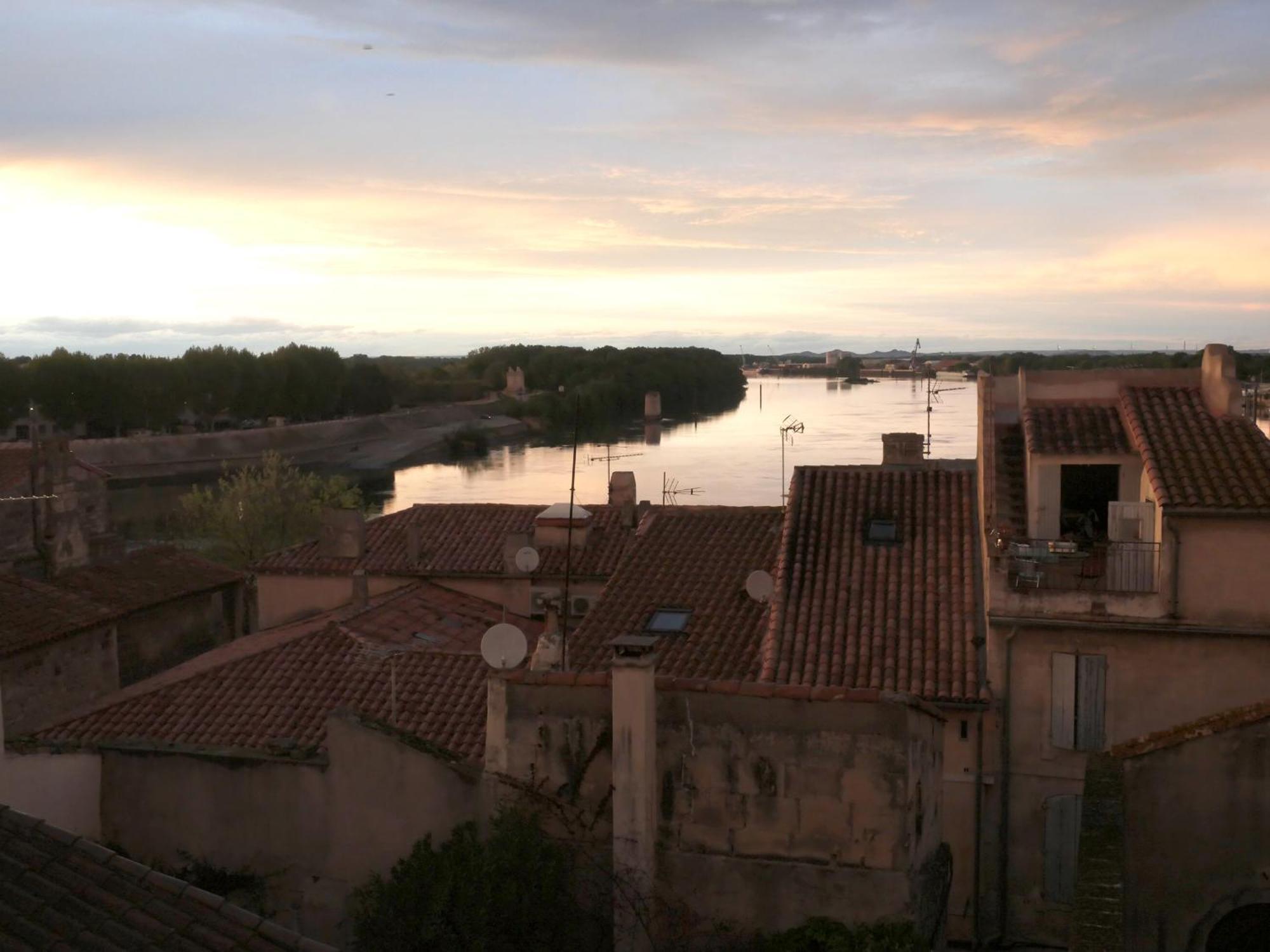 Superbe Appartement Avec Vue Arles Esterno foto